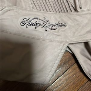 Women’s preowned pink Harley Davison leather chaps size 1W